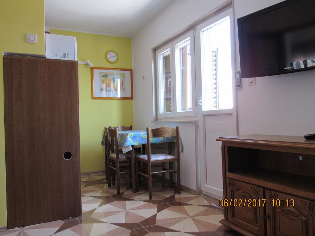 Guest House Vanessa Supetar Exterior photo